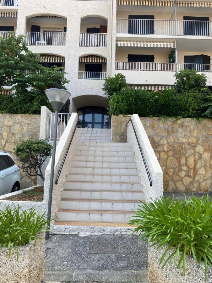Little Garden Apartment Saint-Cyr-sur-Mer Exterior photo
